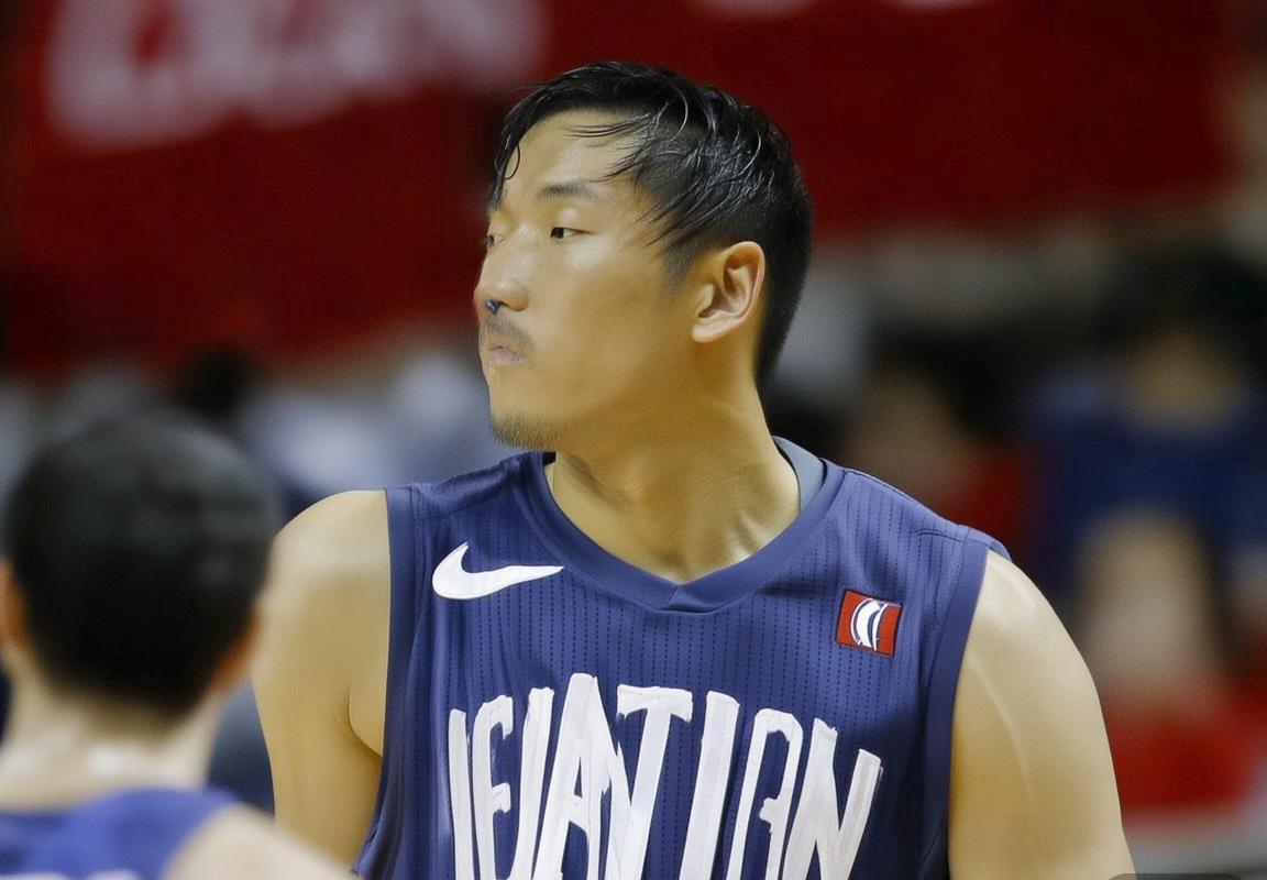 轰12+10+12，新鹰王连续4场三双刷爆纪录！特雷杨的2.29亿要泡汤